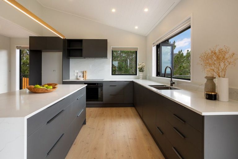 Photo of property in 1a Tarapatiki Drive, Whitianga, 3510