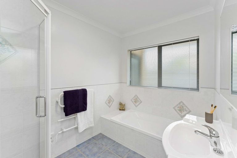 Photo of property in 166 Milne Drive, Paraparaumu, 5032