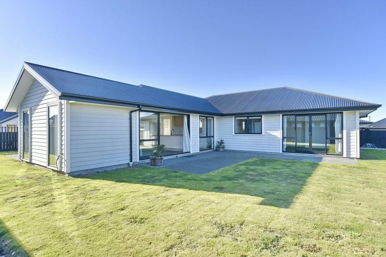 Photo of property in 11 Saint James Place, Rangiora, 7400
