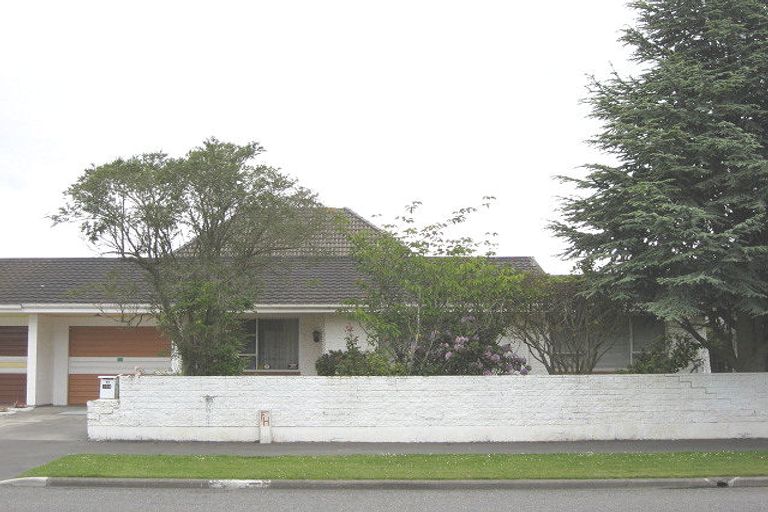 Photo of property in 2/193 Queenspark Drive, Parklands, Christchurch, 8083