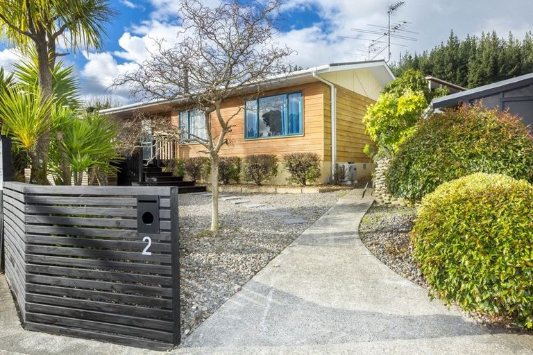 Photo of property in 2 Monarch Grove, Maoribank, Upper Hutt, 5018