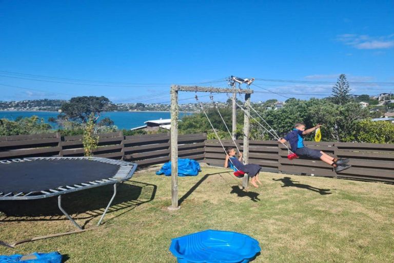 Photo of property in 2 Swann Beach Road, Stanmore Bay, Whangaparaoa, 0932