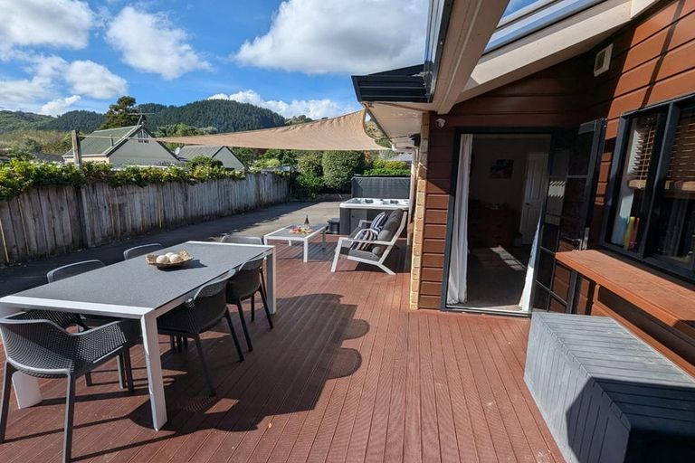 Photo of property in 42 Awatea Avenue, Paraparaumu, 5032