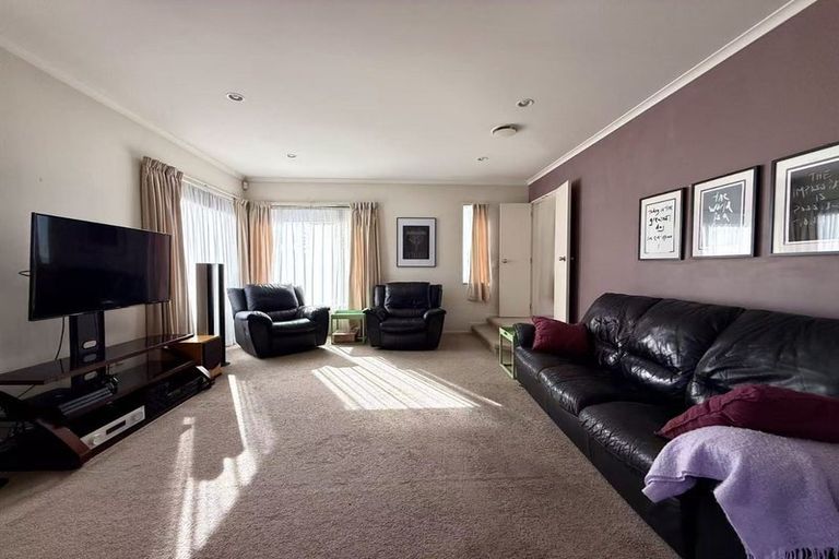 Photo of property in 84 Moyrus Crescent, East Tamaki Heights, Auckland, 2016