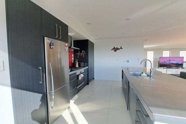 Photo of property in 14a Bank Street, Hillcrest, Auckland, 0627