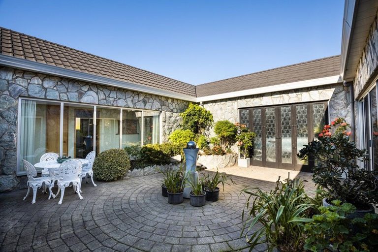 Photo of property in 166 Heta Road, Highlands Park, New Plymouth, 4312