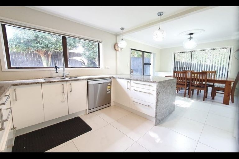 Photo of property in 24 Eugenia Rise, Totara Heights, Auckland, 2105