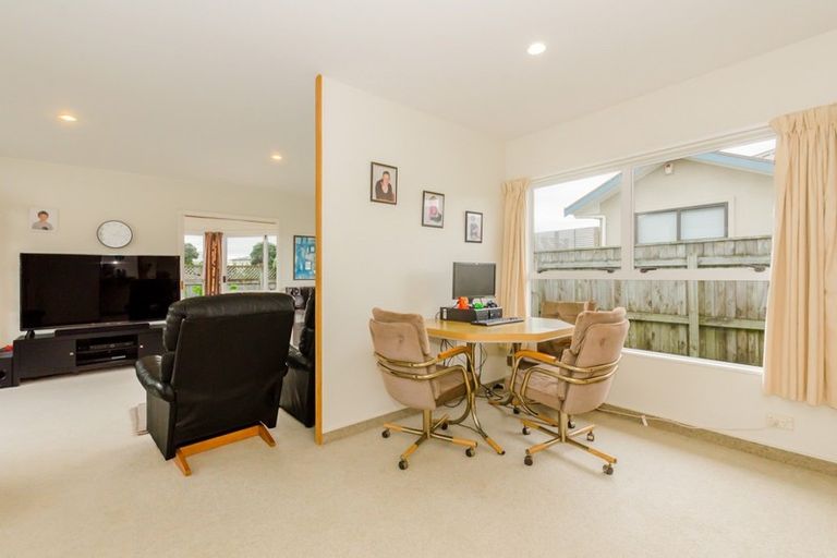Photo of property in 130 Field Way, Waikanae Beach, Waikanae, 5036