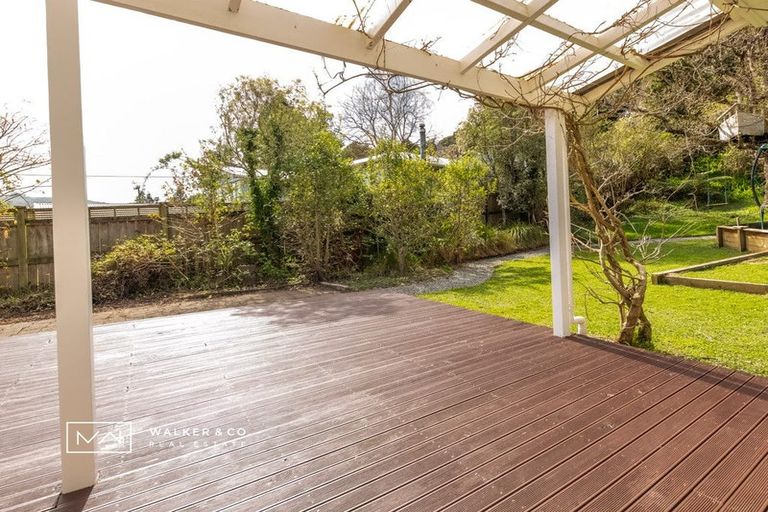 Photo of property in 5 Elmslie Road, Pinehaven, Upper Hutt, 5019