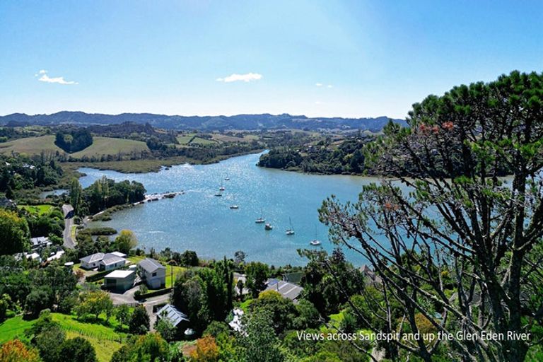 Photo of property in 16 Kanuka Road, Sandspit, Warkworth, 0982