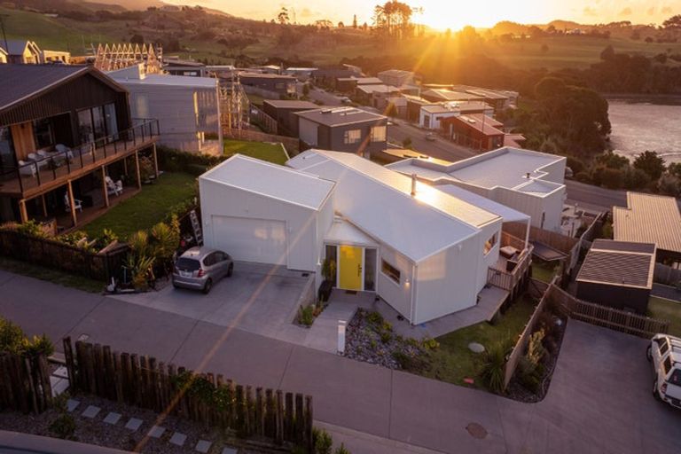 Photo of property in 17 Maataitai Road, Raglan, 3225