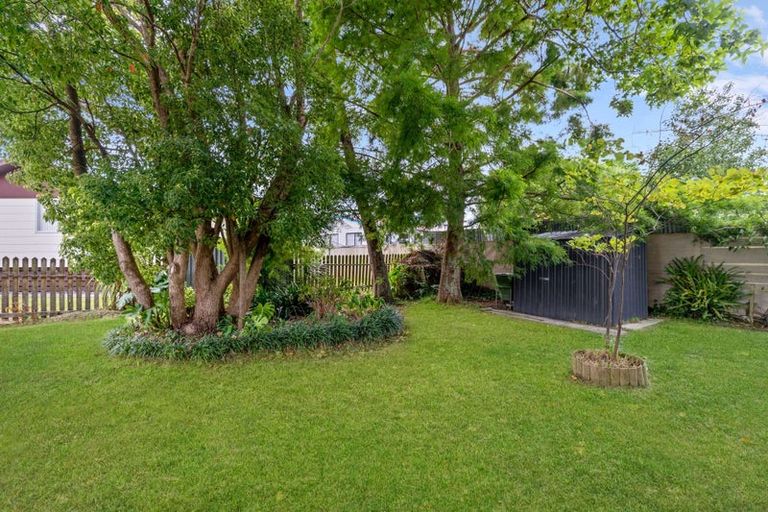 Photo of property in 17 Te Moau Avenue, Parakai, 0830