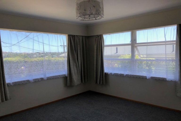 Photo of property in 15 Bancroft Terrace, Newlands, Wellington, 6037