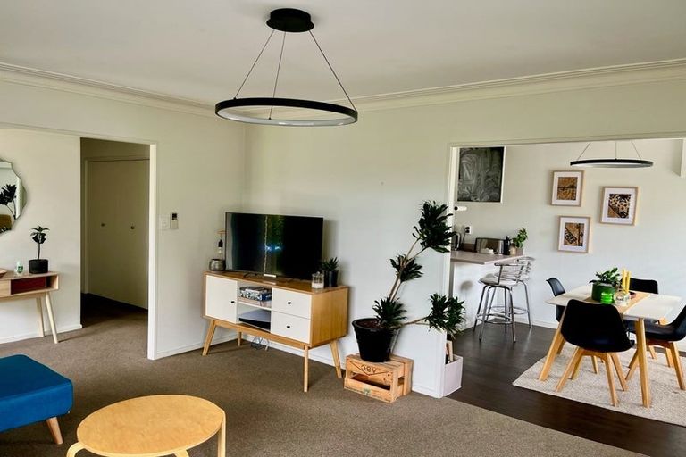 Photo of property in 27 Wainui Avenue, Point Chevalier, Auckland, 1022