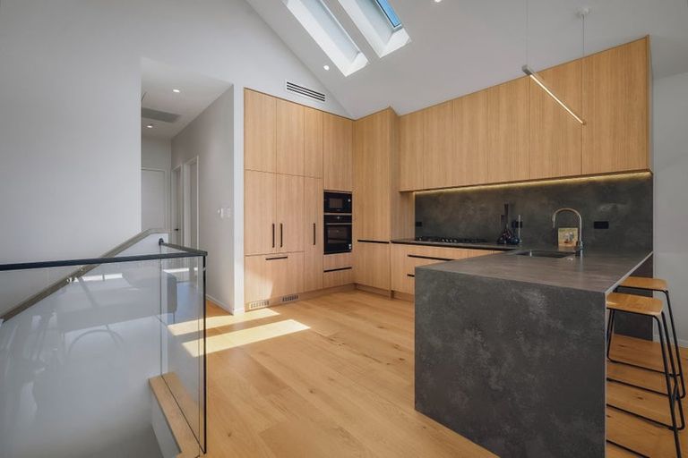 Photo of property in 15c Kiri Place, Mairangi Bay, Auckland, 0630