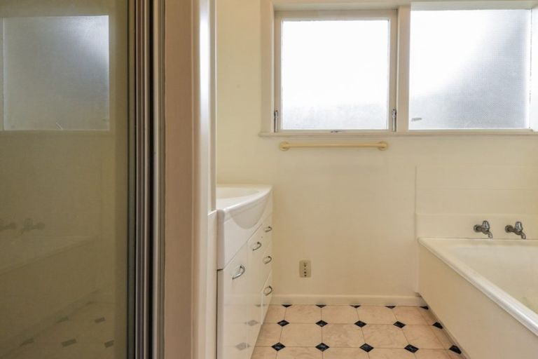 Photo of property in 1/66 Mcdowell Crescent, Hillcrest, Auckland, 0627