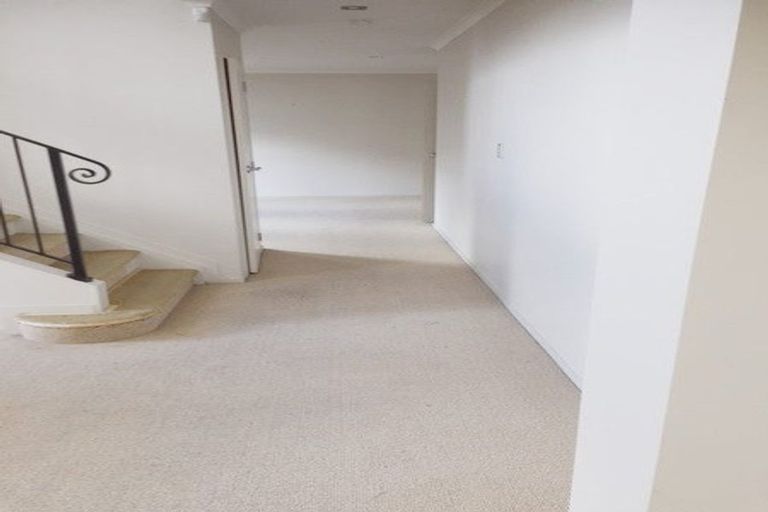 Photo of property in 7 Tsar Court, Flat Bush, Auckland, 2016