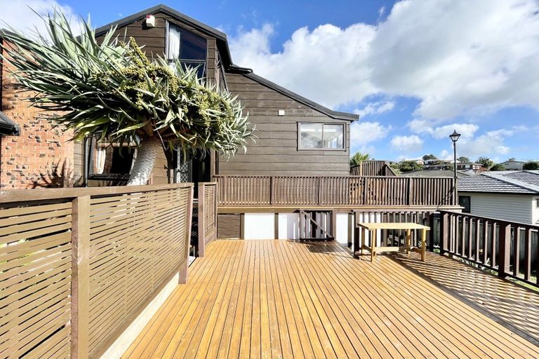 Photo of property in 32 Cron Avenue, Te Atatu South, Auckland, 0610