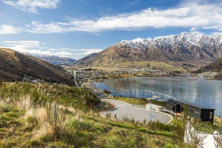 Photo of property in 2 Lynch Lane, Queenstown Hill, 9300