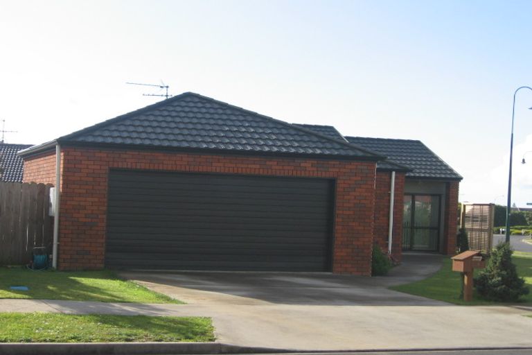 Photo of property in 1 Derg Place, East Tamaki, Auckland, 2013