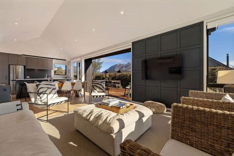 Photo of property in 6 Fife Court, Jacks Point, Queenstown, 9371