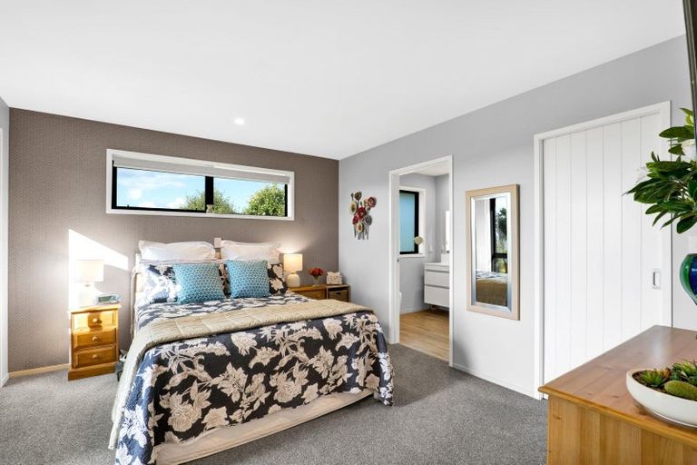 Photo of property in 18 Harkness Rice Way, Koru, New Plymouth, 4374