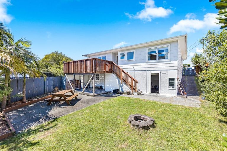 Photo of property in 38 Woodside Road, Massey, Auckland, 0614