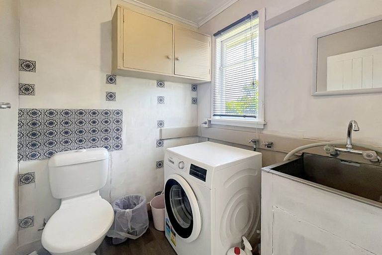 Photo of property in 2 Hendon Place, West End, Palmerston North, 4412