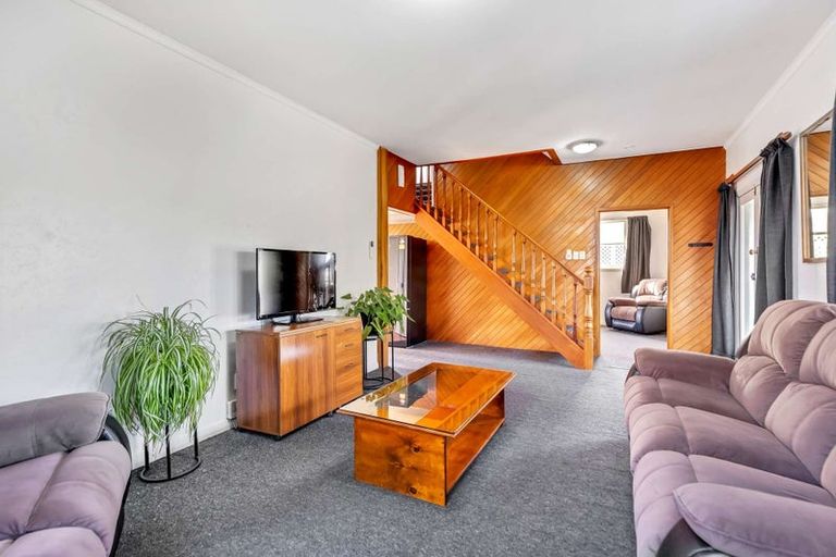Photo of property in 5 Rangitira Avenue, Palmerston North, 4414