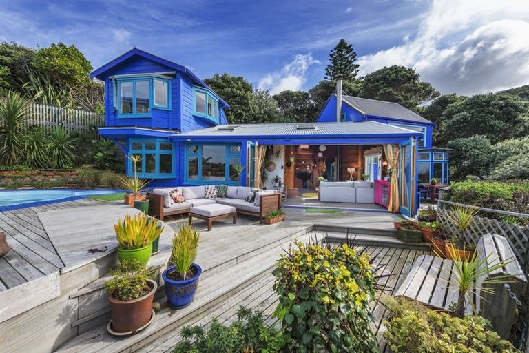 Photo of property in 11 Cave Road, Houghton Bay, Wellington, 6023