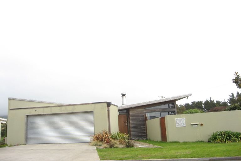 Photo of property in 84 Wairau Road, Oakura, 4314