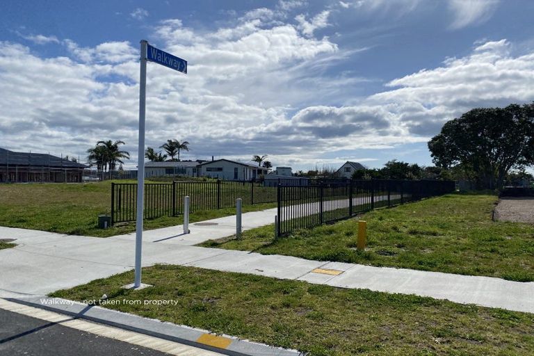 Photo of property in 71 Kaurinui Crescent, One Tree Point, 0118