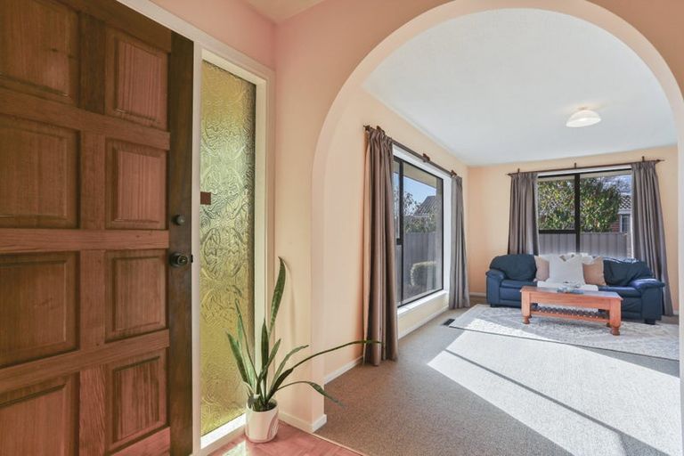 Photo of property in 3 Manson Place, Russley, Christchurch, 8042