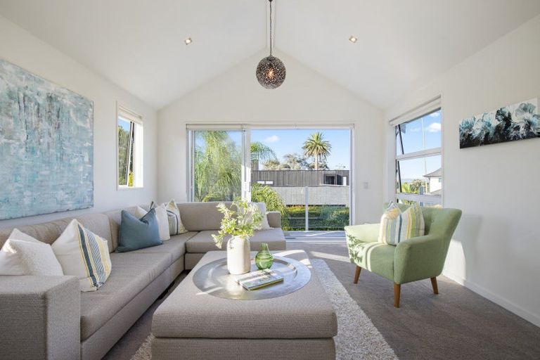 Photo of property in 34 Oceania Place, Mellons Bay, Auckland, 2014