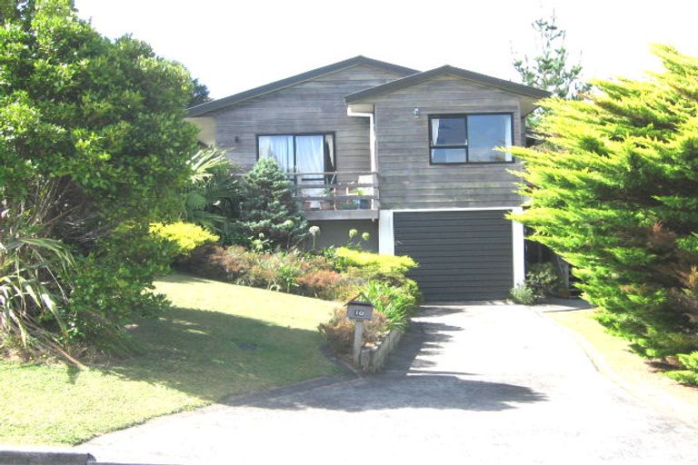 Photo of property in 1/10 Valecrest Place, Bayview, Auckland, 0629