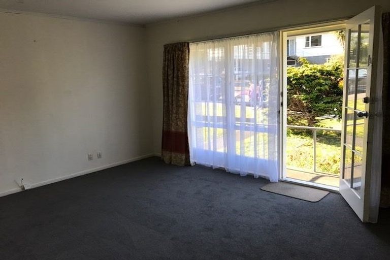 Photo of property in 1a Thurleigh Grove, Karori, Wellington, 6012