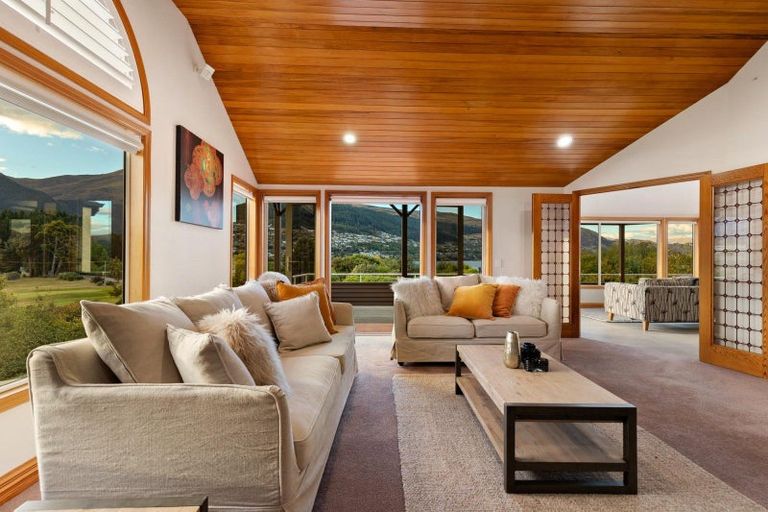 Photo of property in 732 Peninsula Road, Kelvin Heights, Queenstown, 9300