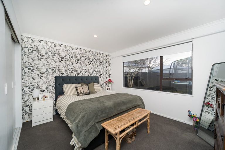 Photo of property in 21 Lyndale Place, Kelvin Grove, Palmerston North, 4414