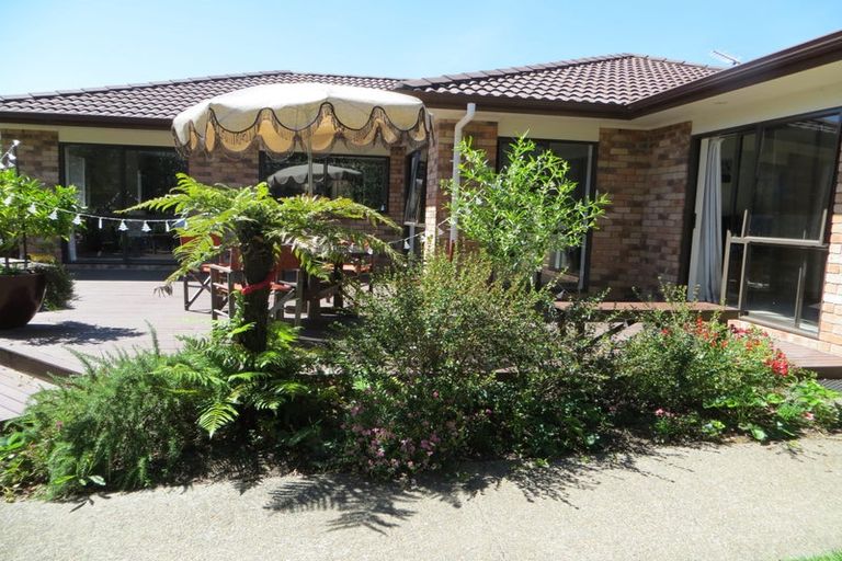 Photo of property in 40 Leafield Crescent, Henderson, Auckland, 0612