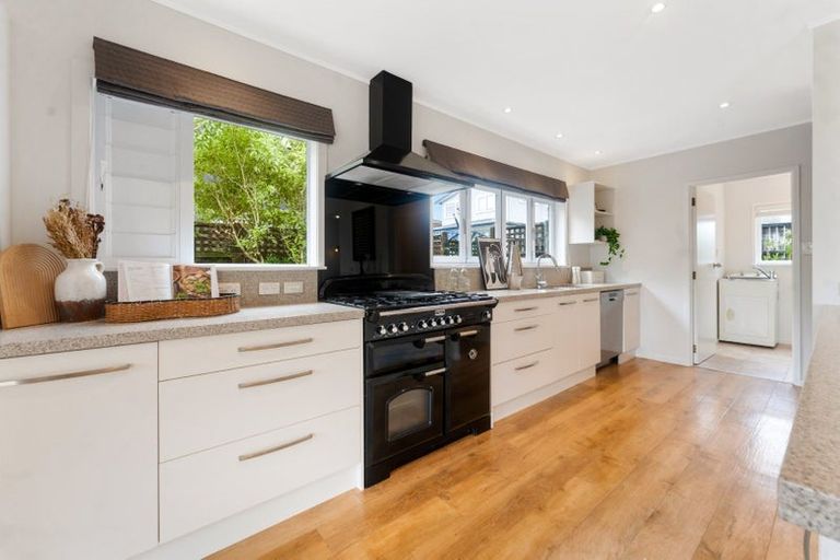 Photo of property in 90 Exmouth Road, Northcote, Auckland, 0627
