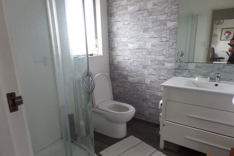 Photo of property in 17 Mckellar Place, Hornby, Christchurch, 8042