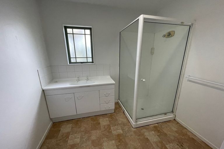 Photo of property in 346 Henderson Valley Road, Henderson Valley, Auckland, 0612