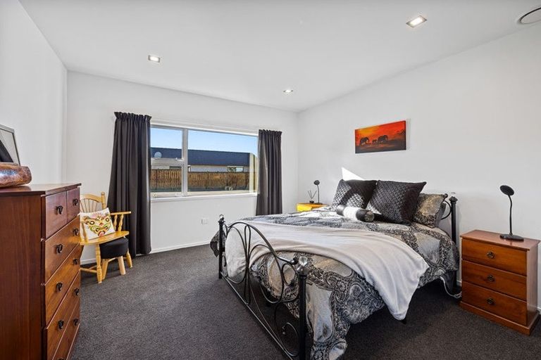 Photo of property in 22 Mercade Close, Stratford, 4332