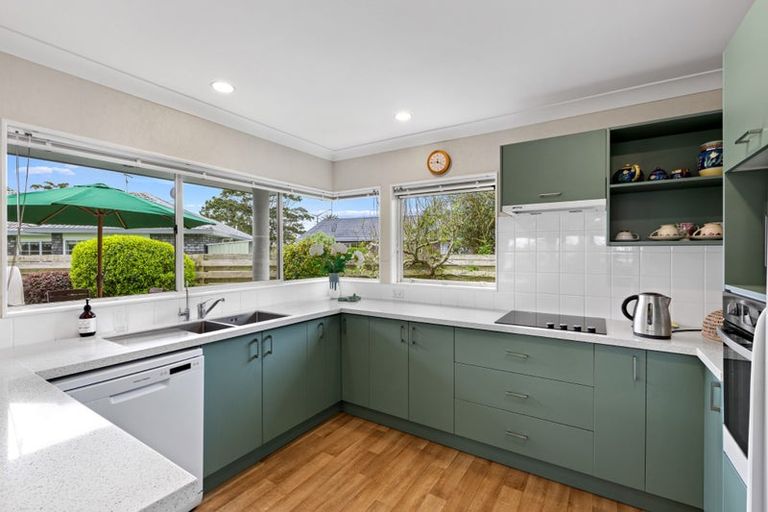 Photo of property in 6 Settlers Grove, Orewa, 0931