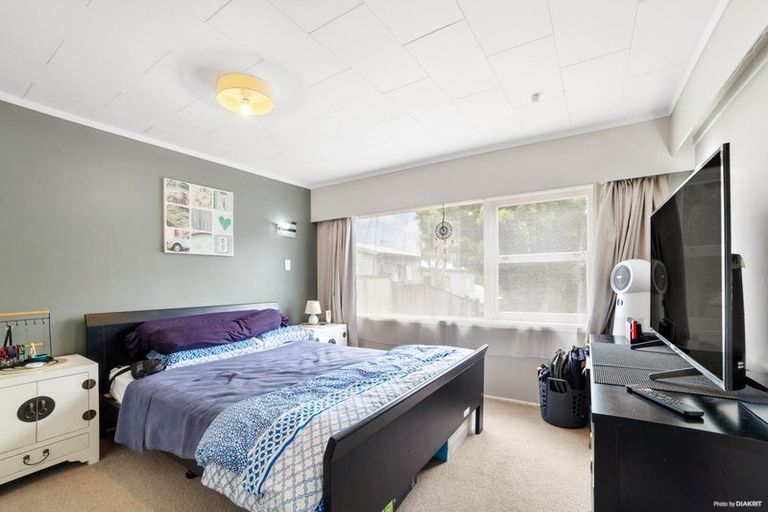 Photo of property in 1/282 East Coast Road, Forrest Hill, Auckland, 0620
