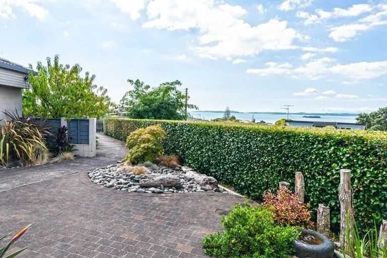 Photo of property in 11 View Road, Shelly Park, Auckland, 2014