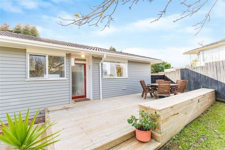 Photo of property in 17 Fairdale Place, Birkdale, Auckland, 0626