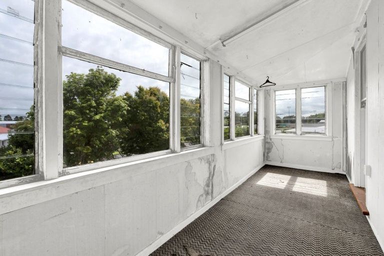 Photo of property in 3 Carrington Street, New Plymouth, 4310