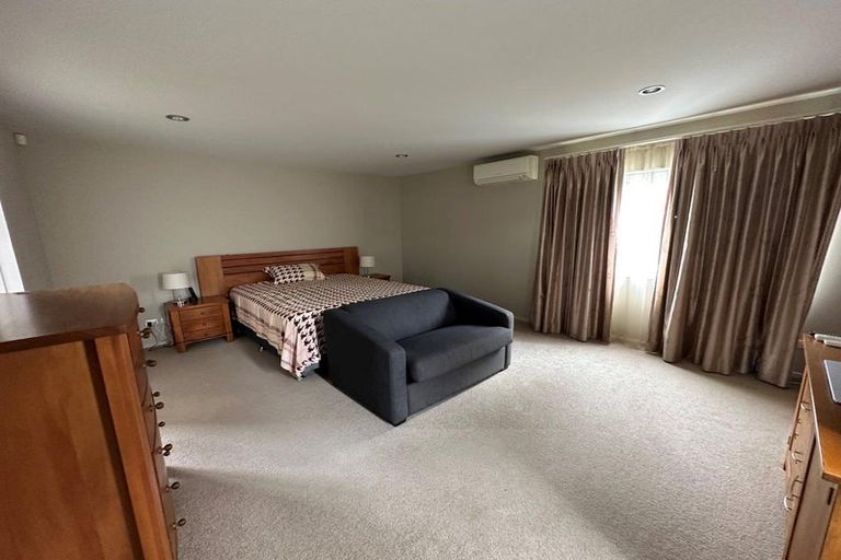 Photo of property in 15 Bintulu Place, Fairview Heights, Auckland, 0632