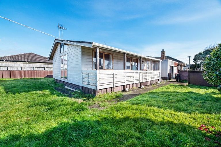 Photo of property in 1 Norman Spencer Drive, Papatoetoe, Auckland, 2104